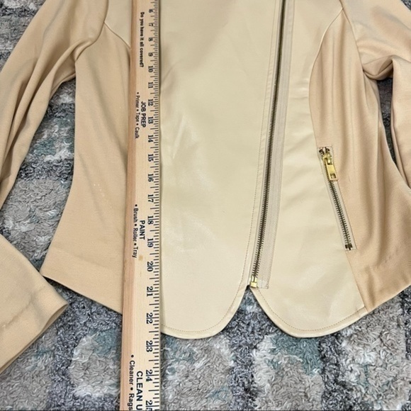 Forever 21 Jacket Womens Beige asymmetrical zip size small - Picture 5 of 10